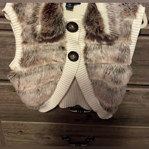 Outdoor Edition by Pankhurst Faux Fur Sweater Vest size medium - Picture 5 of 9